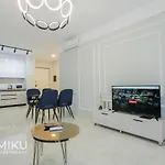 Miku Apartment - Vibrant 1Bd Apartment At Olympic Residence