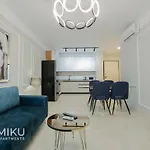 Miku Apartment - Vibrant 1Bd Apartment At Olympic Residence